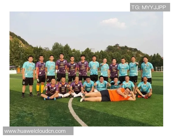 小辫足球明星的崛起与成就揭秘：从草根到世界舞台的精彩故事